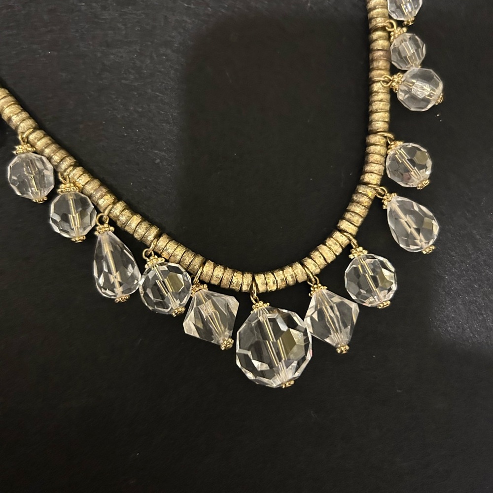Elegant Gold and Crystal Necklace